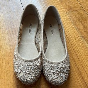 Zigi Soho tan floral lace flats
